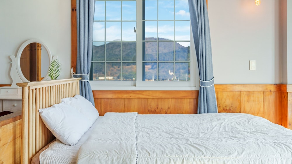 Geoje Come and Stay Pension