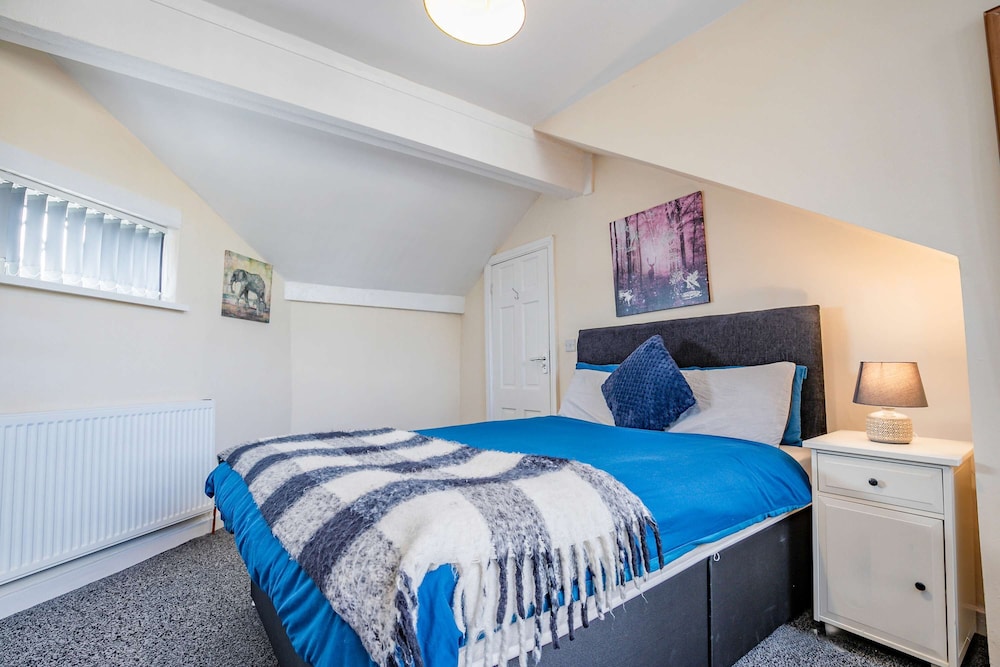 Host Stay Park Cliffe House