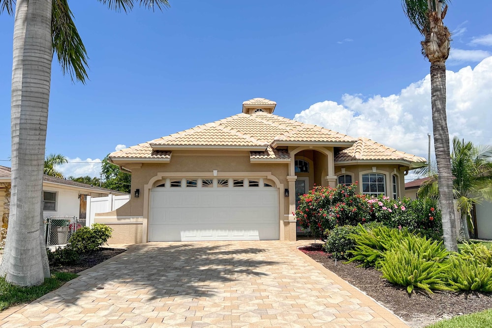 Naples Home w/ Private Heated Saltwater Pool/lanai