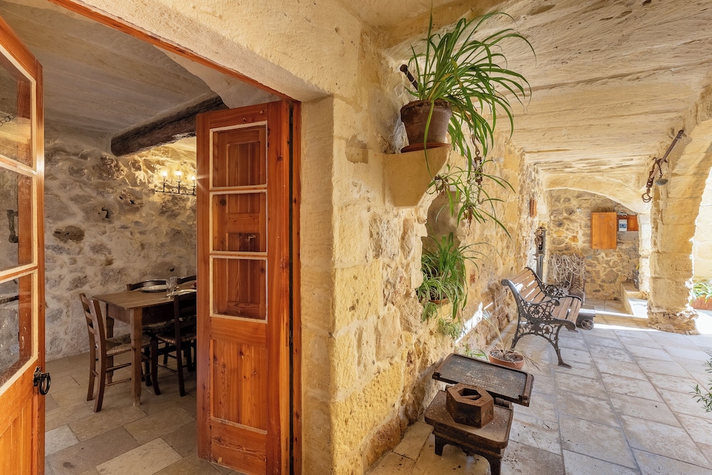 Bebbuxija Pool Farmhouse Gozo