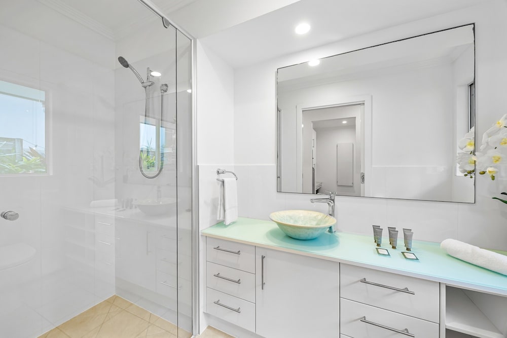 Spacious 3-bed Home With Patio Near Beach