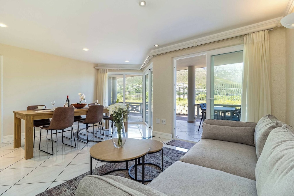 Beachfront Villa, Beach Club, Houtbay