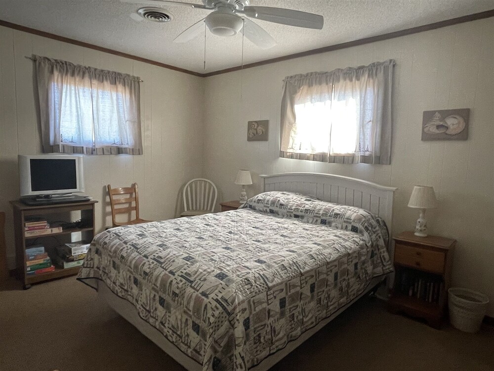 Hatteras Beachhouse 3 Bedroom Cottage by Redawning view 3