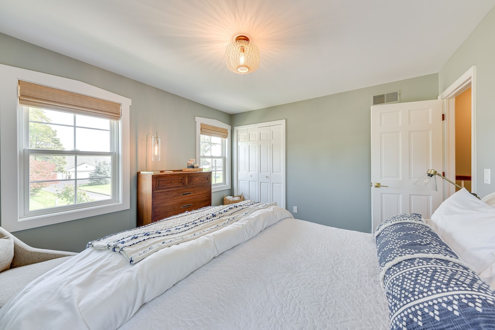 Charming Racine Home - Walk to Lake Michigan! - Property Image 24