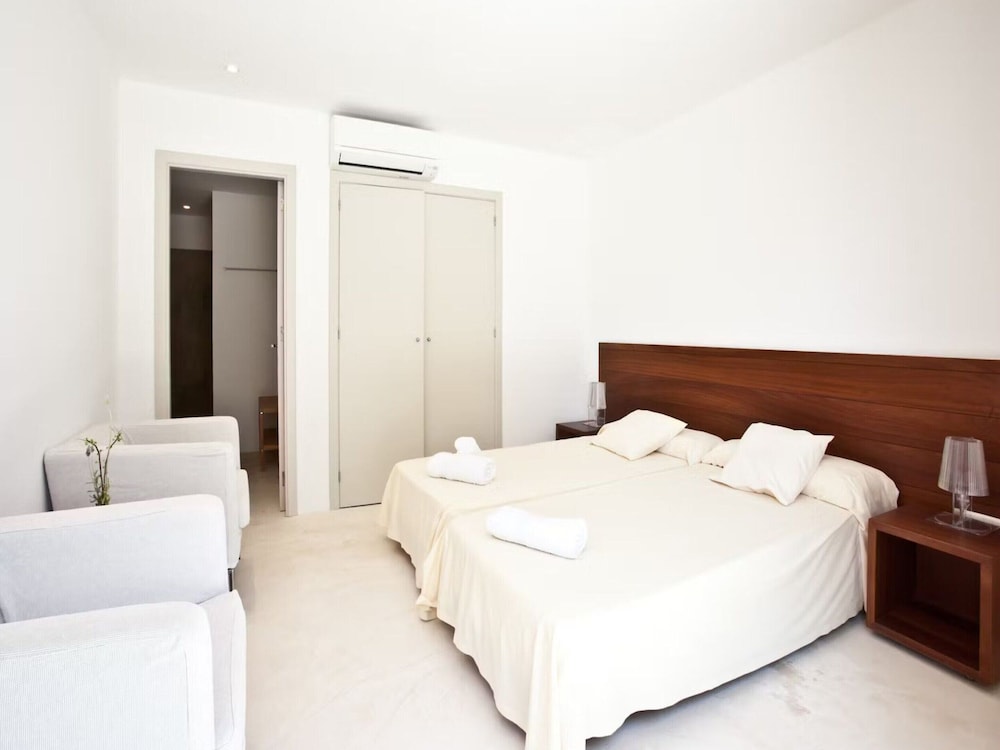 Beautiful Villa in Inviting Space