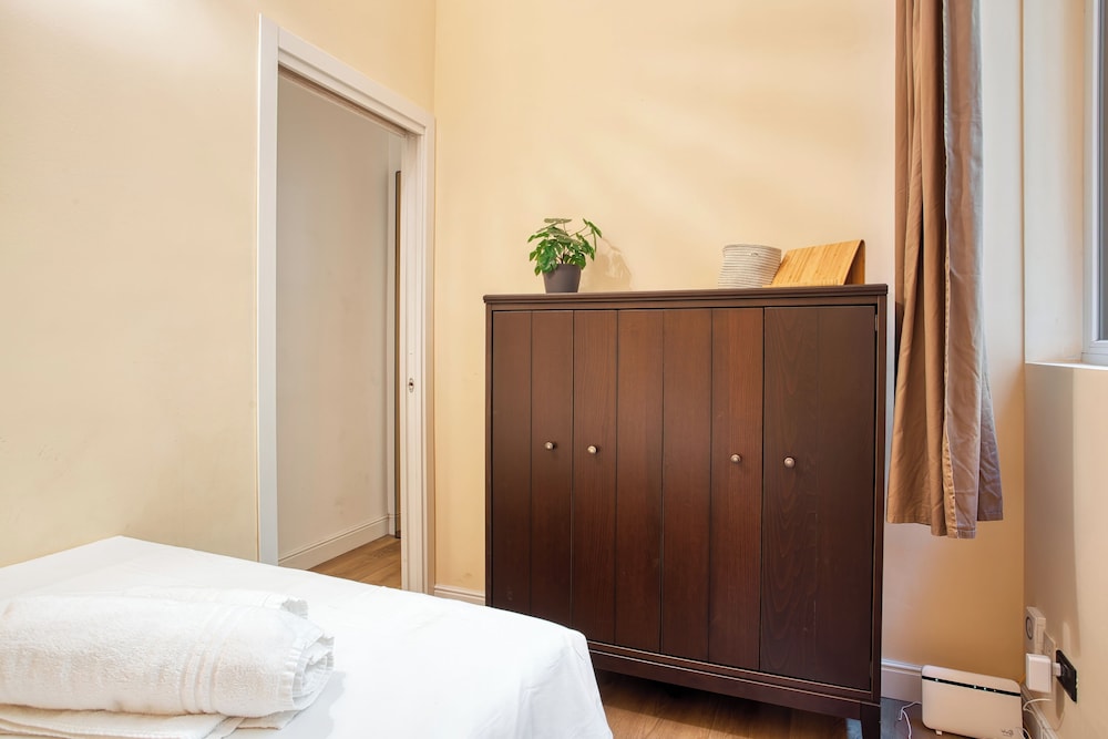 JOIVY Stylish Central Maisonette