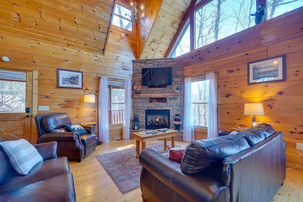 Yonder View Cabin: 2 Decks, Hot Tub & Game Room! view 5
