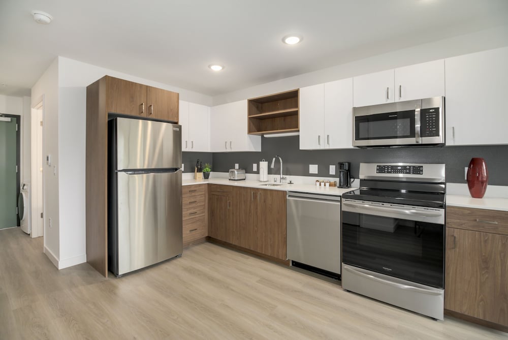 Midtown Apartments By Barsala view 3