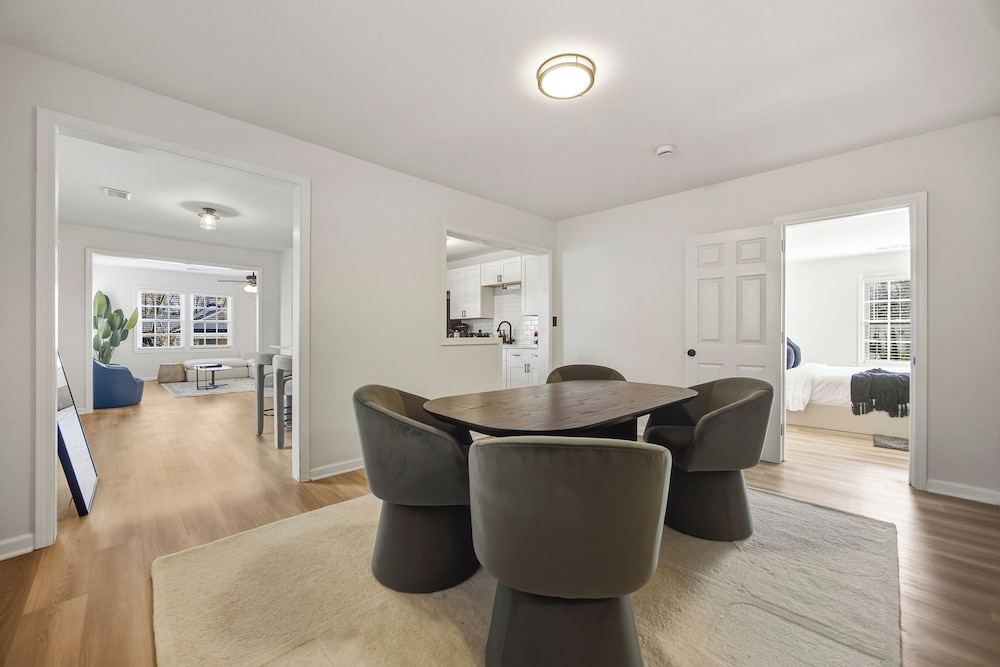 Modern Newly Renovated 3-bedroom in Historic West End