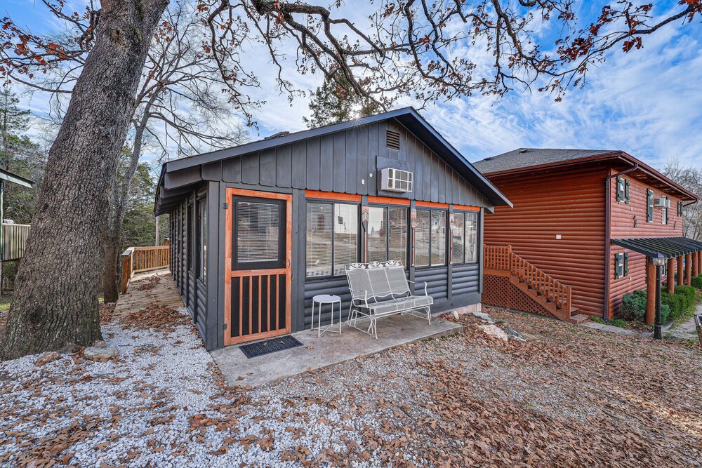 Inviting Cabin ~ 11 Mi to Silverdollar City view 4