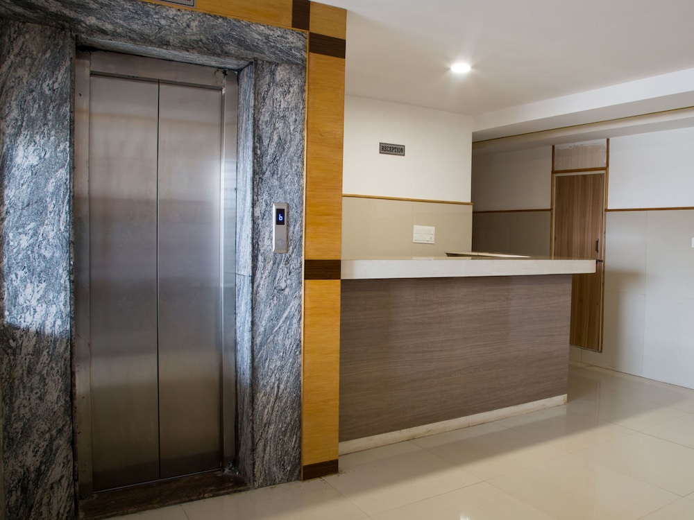 OYO 9248 Hotel Shrinidhi