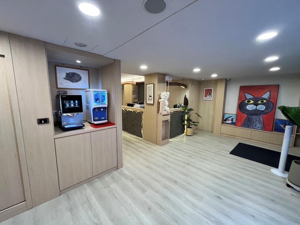 Cat Tail Pocket Inn ximen