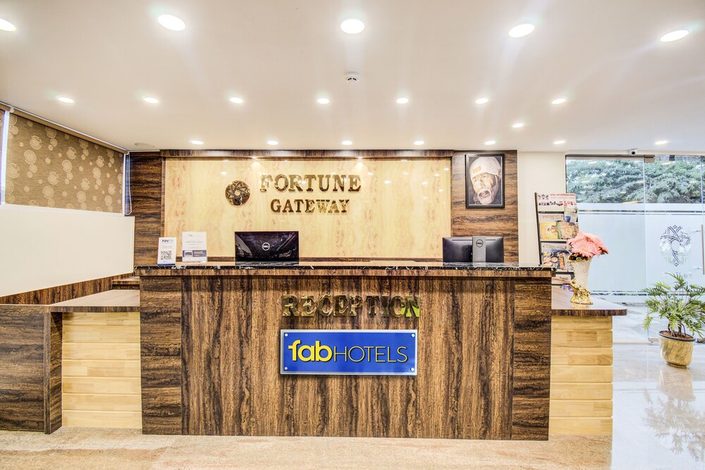 Lobby & Reception