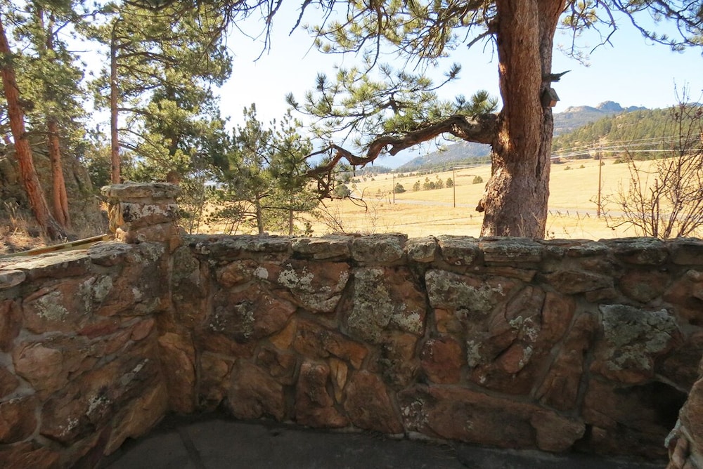 Stutzhaven in the Mountains - 2 Br Home