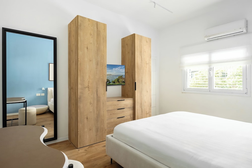 Central & Bright Getaway by Sea N' Rent
