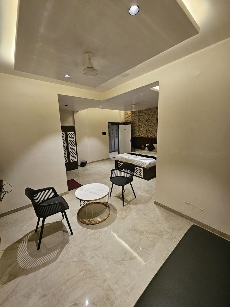 Hotel lotus exicutive