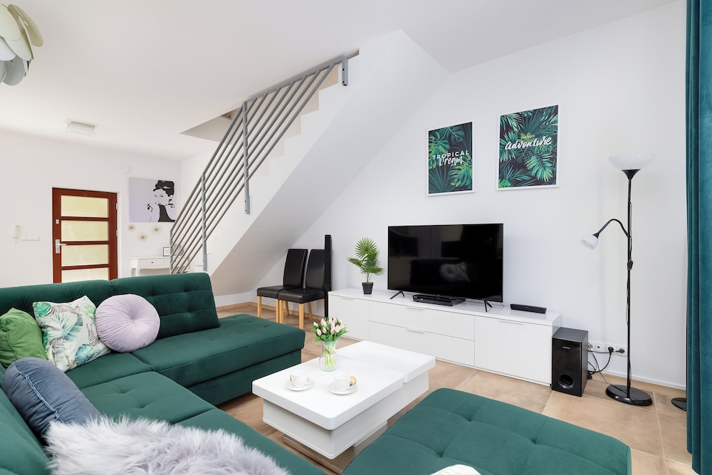 Apartment With Pool by Renters Prestige