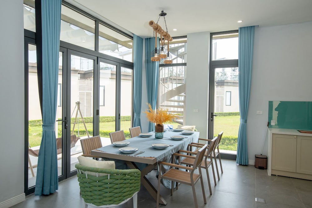 Solar LuxStay Villa - Long Beach