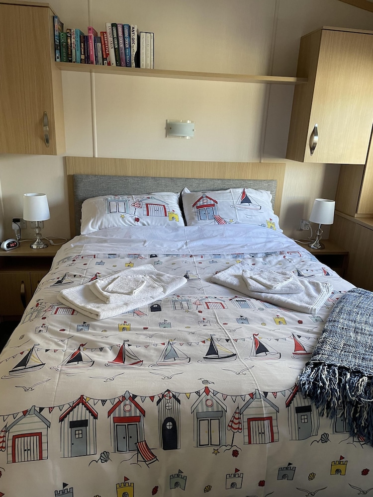2 Bed-sleeps 6-free Parking-pet Friendly view 4