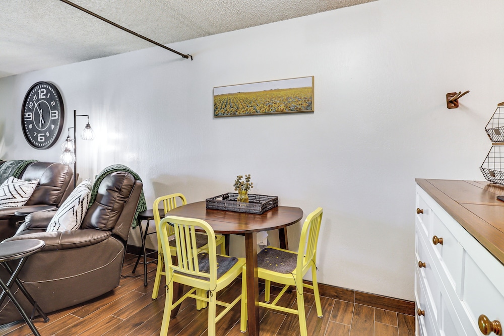 Walk to Virginia Lake: Reno Condo w/ Balcony!