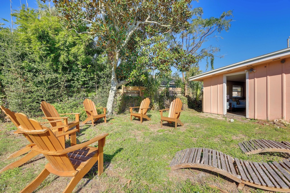 5 Blocks to Jax Beach: Getaway w/ Patio & Yard!