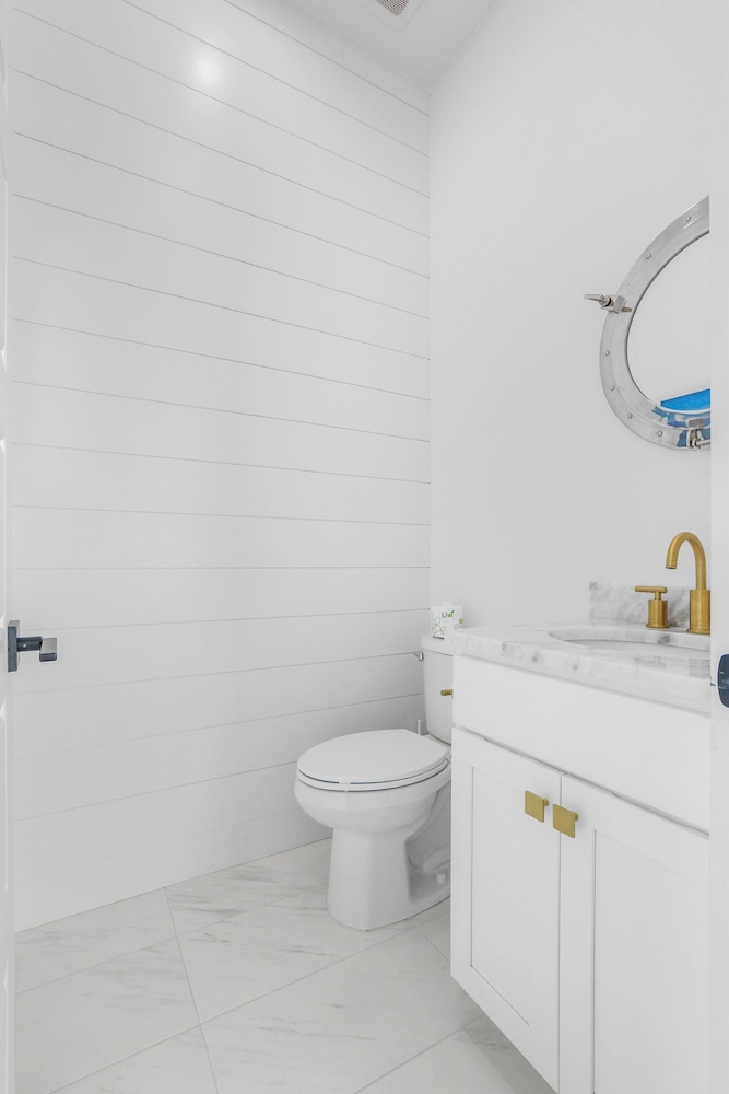 Beach Blessing- Pool Elevator Sleeps 16 SIX Bedrooms 6 Baths