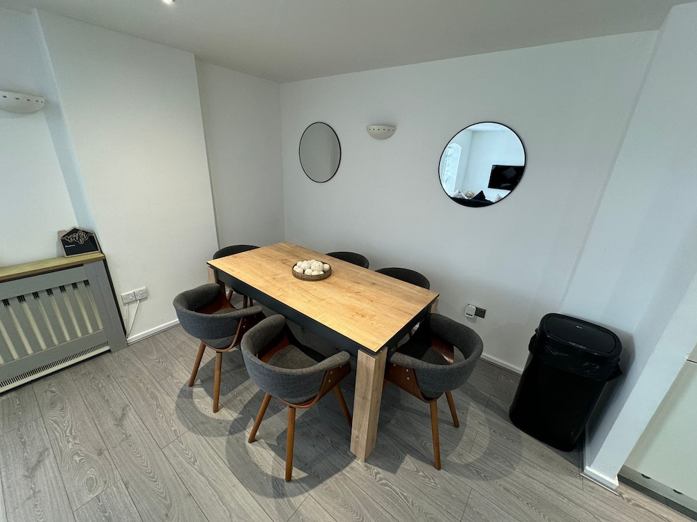 Luxury Loft Style 2 Bed Apartment Next to Excel/o2