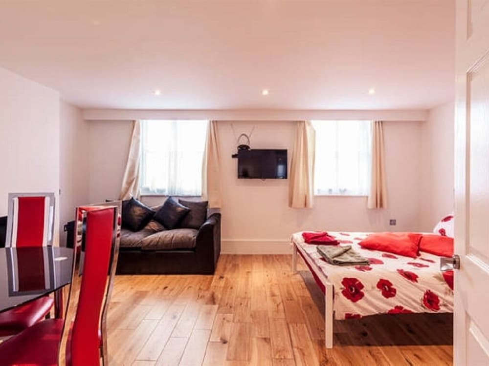 Capital Host Baker Street