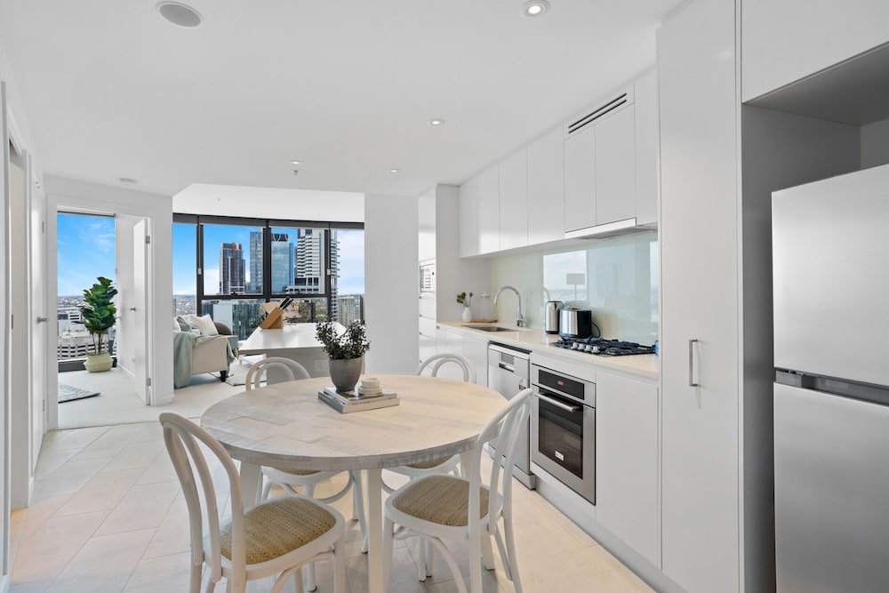 Breathtaking City Views 1-bed With Pool, BBQ & Gym