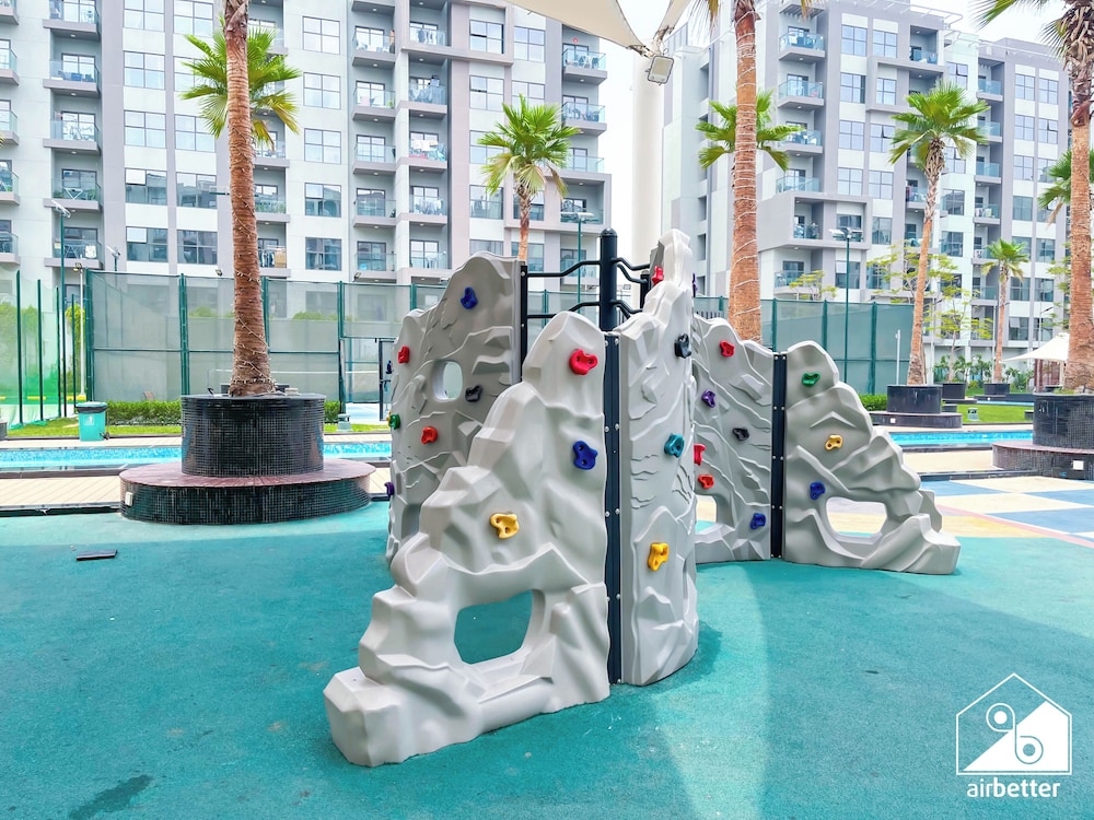 Bright 2bed Family Home: Pool, Gym & Kids Play