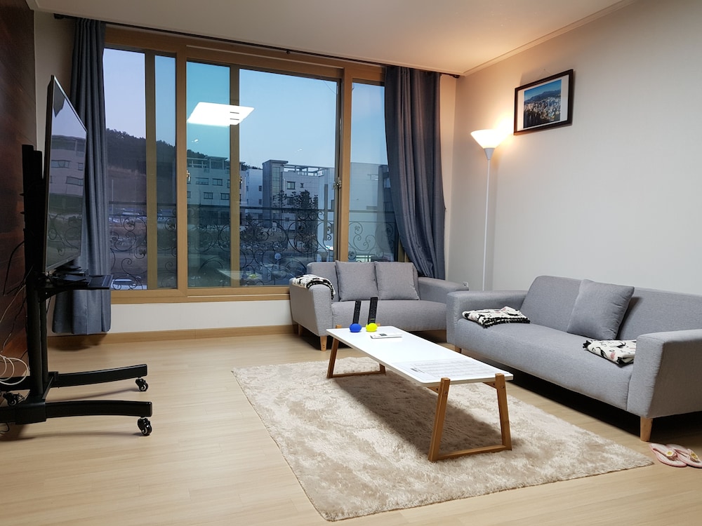 Buzz Guest House - Hostel