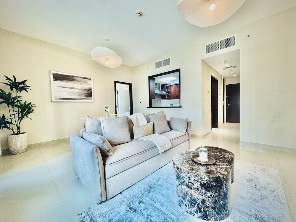 Venduras Sleek 1BR Near Burj Khalifa