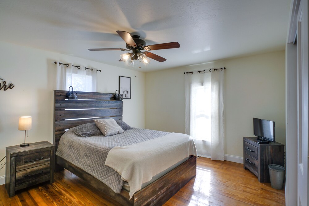 Spacious Missouri Vacation Rental w/ Fire Pit! view 3