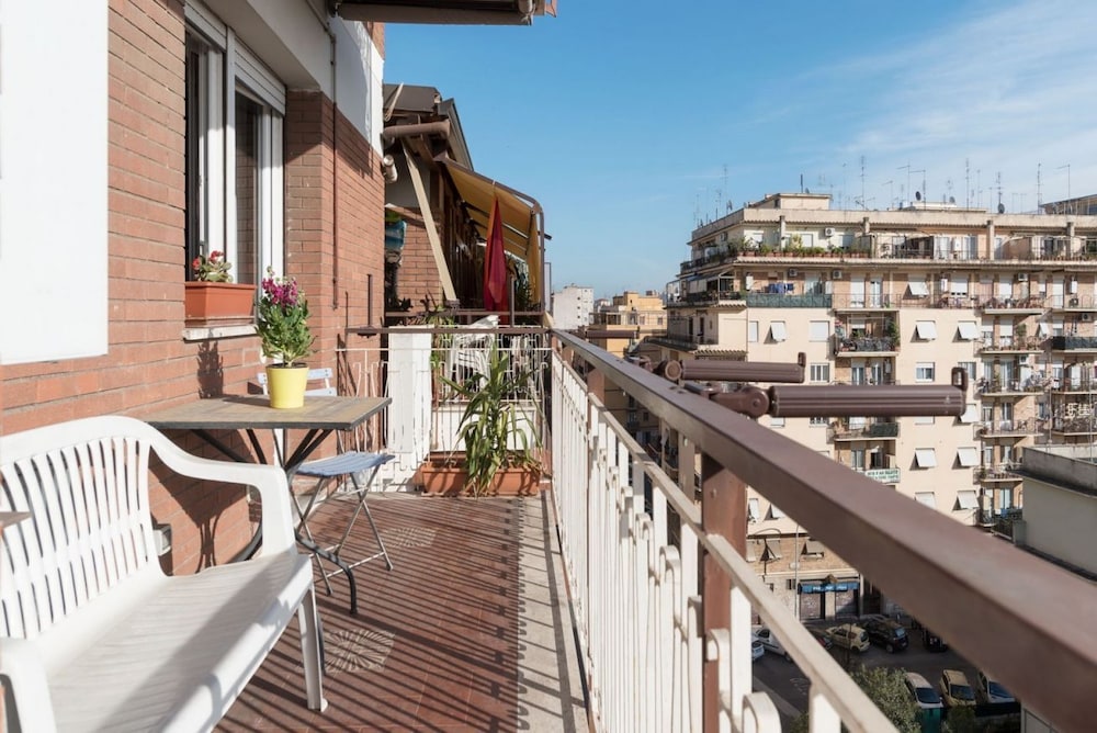 Pigneto & Malatesta Subway Flat
