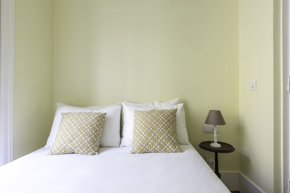 1898 Home & Suites