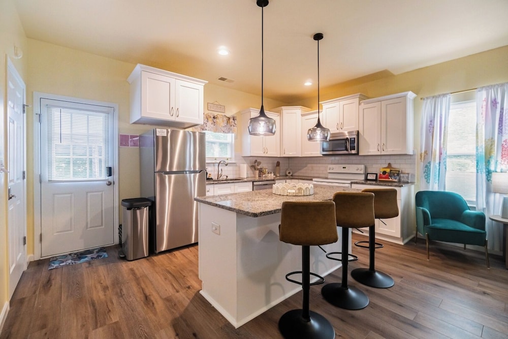 3BR Getaway Hot Tub, Games & Family Fun