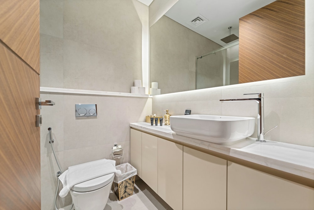 Brand New Stylish Unit near Circle Mall