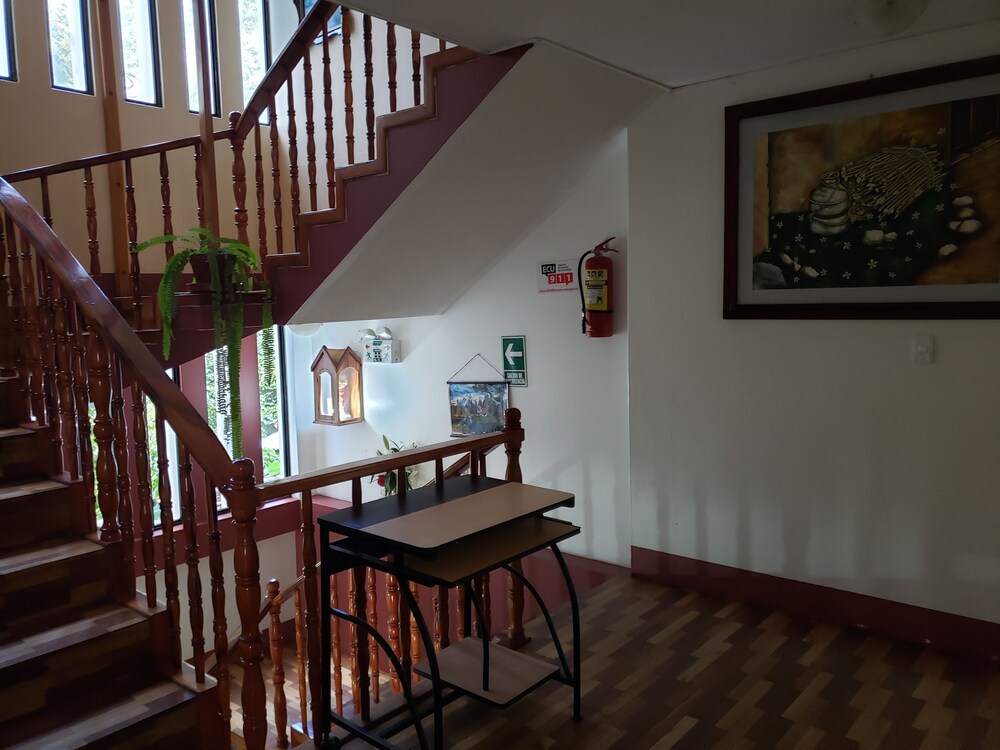 Hostal Monte Real