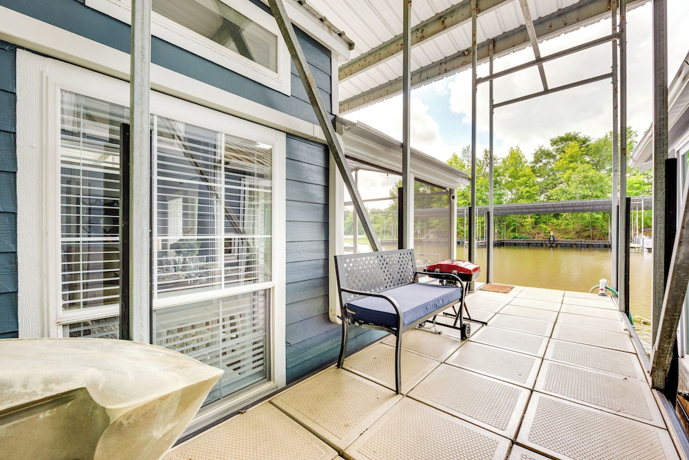 Modern Houseboat on Flint River w/ Dock!