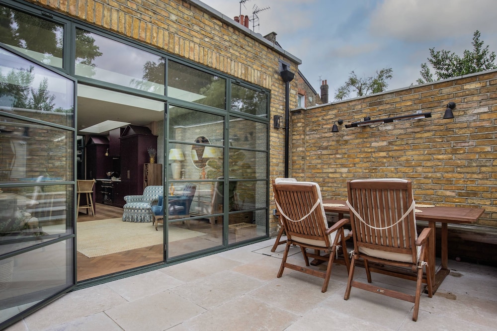 Westover Road III by Onefinestay