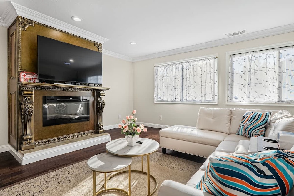 Stunning Roman Design 7bed5bath in Heart San Jose