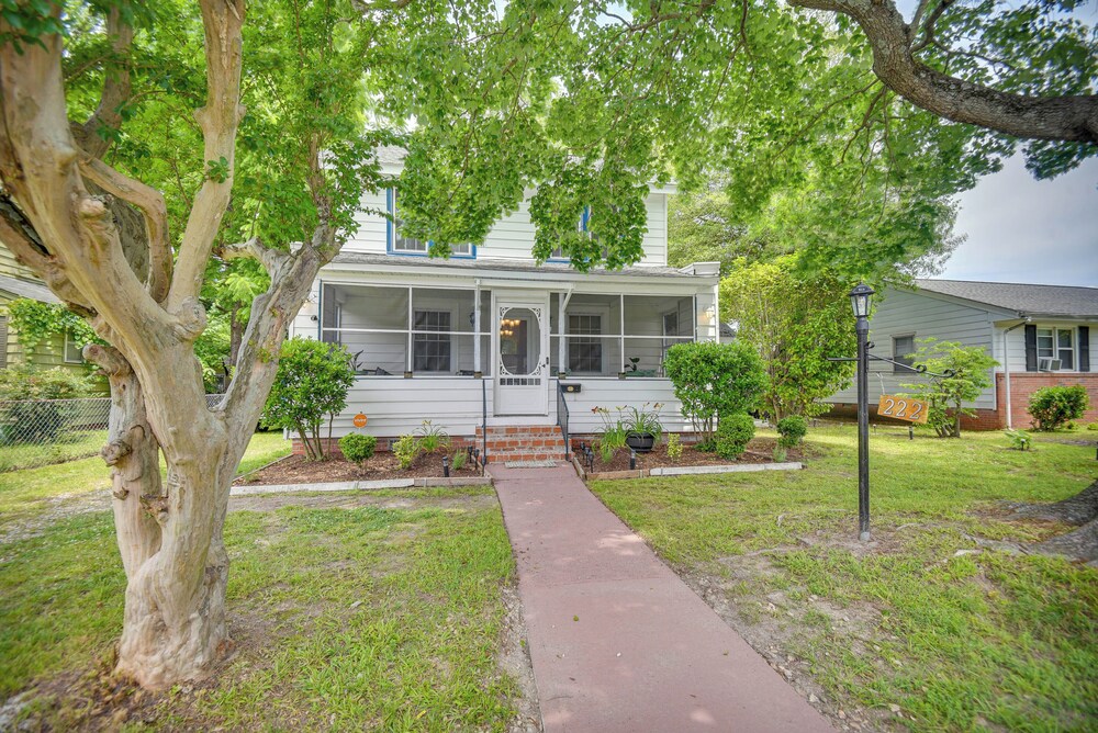 Charming Hampton Home ~ 7 Mi to Buckroe Beach! view 3
