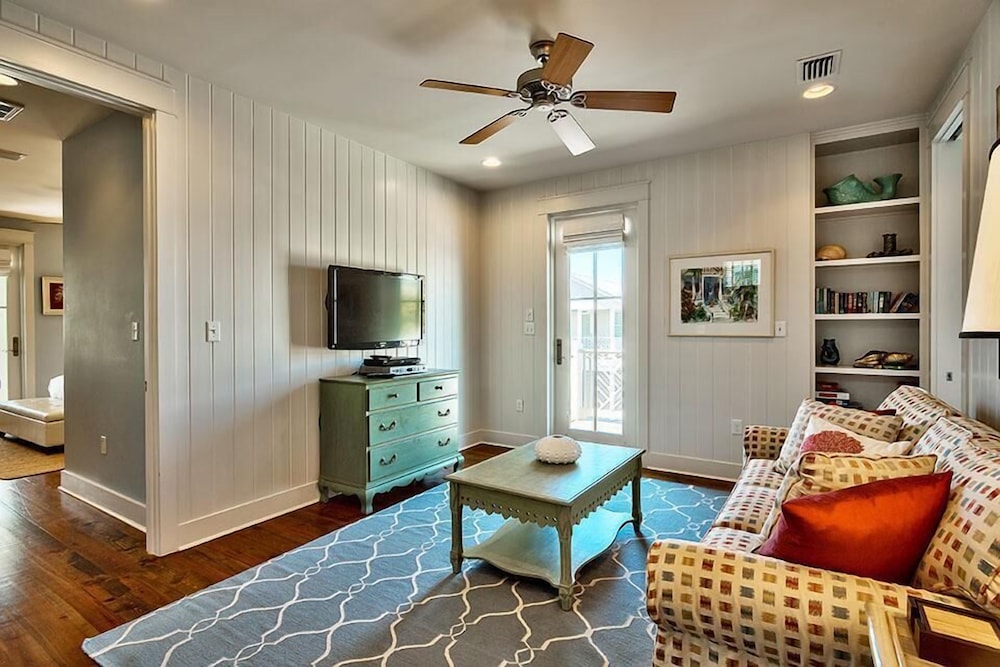 Coral Cottage 4 Bedroom Holiday Home by Five Star Properties