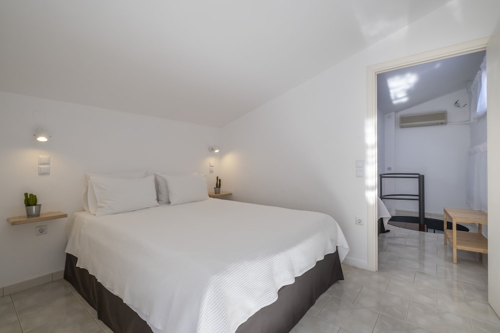 Meli Apartments & Villas