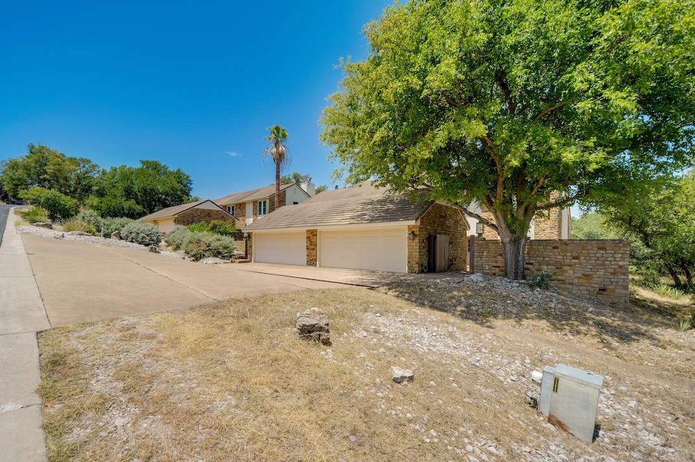 Dog-friendly Texas Retreat w/ Fireplace  Grill! - Property Image 3