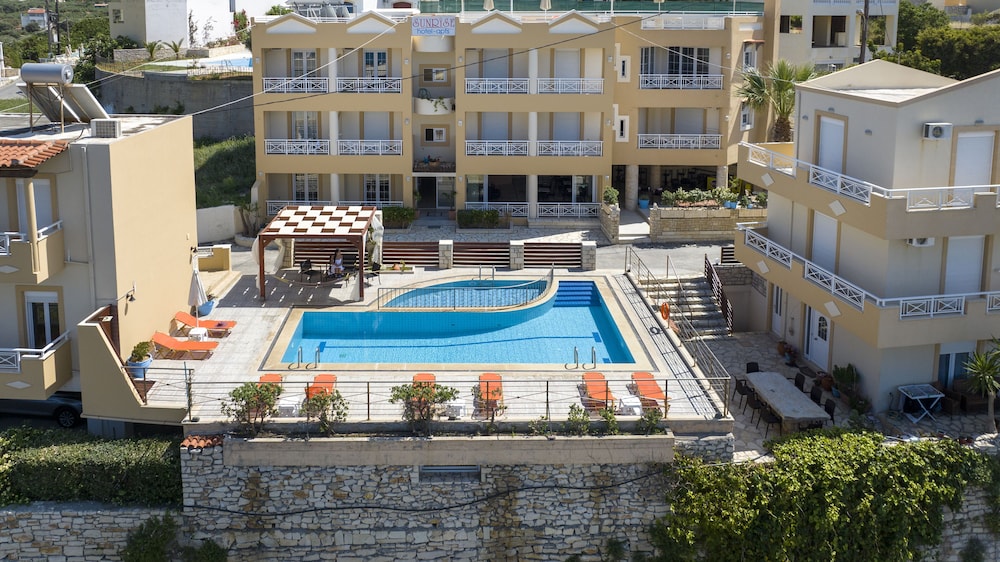 Sunrise Studios & Apartments