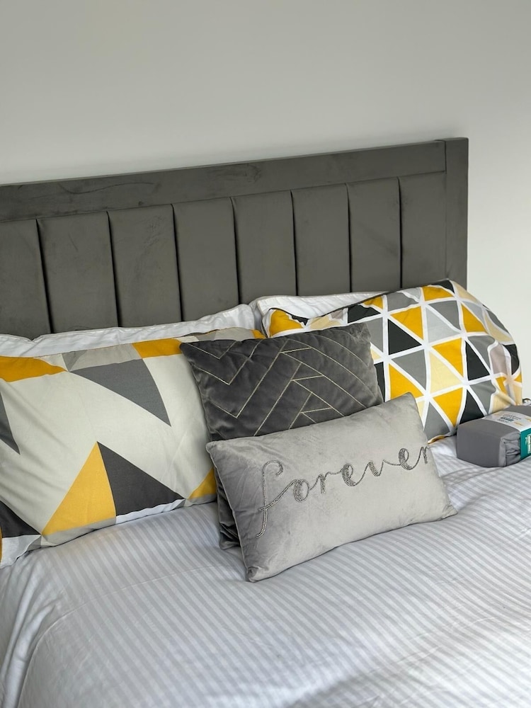 Immaculate 1-bed Apartment in Northampton view 3