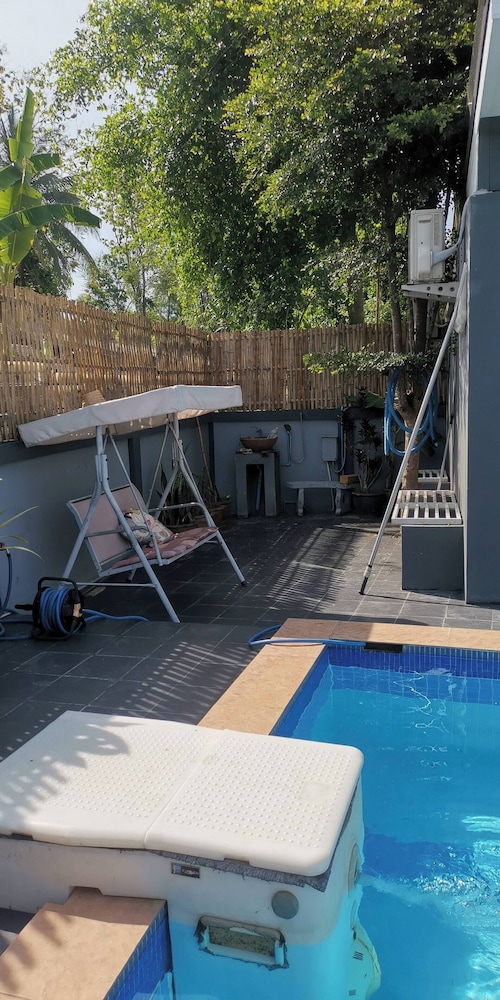 Stardome Pool House of Absolute Privacy