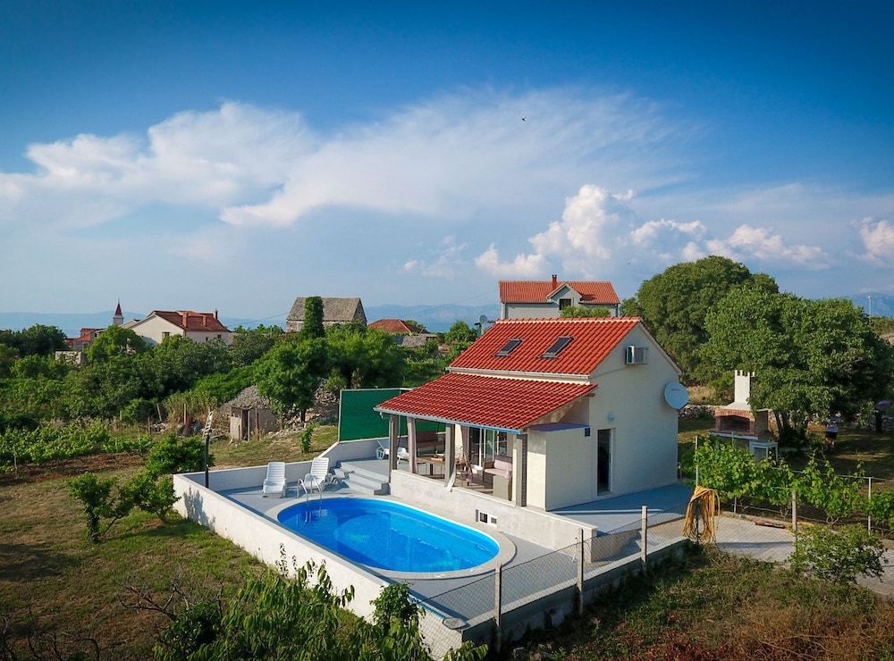 Villa Baras Garden - House With Pool