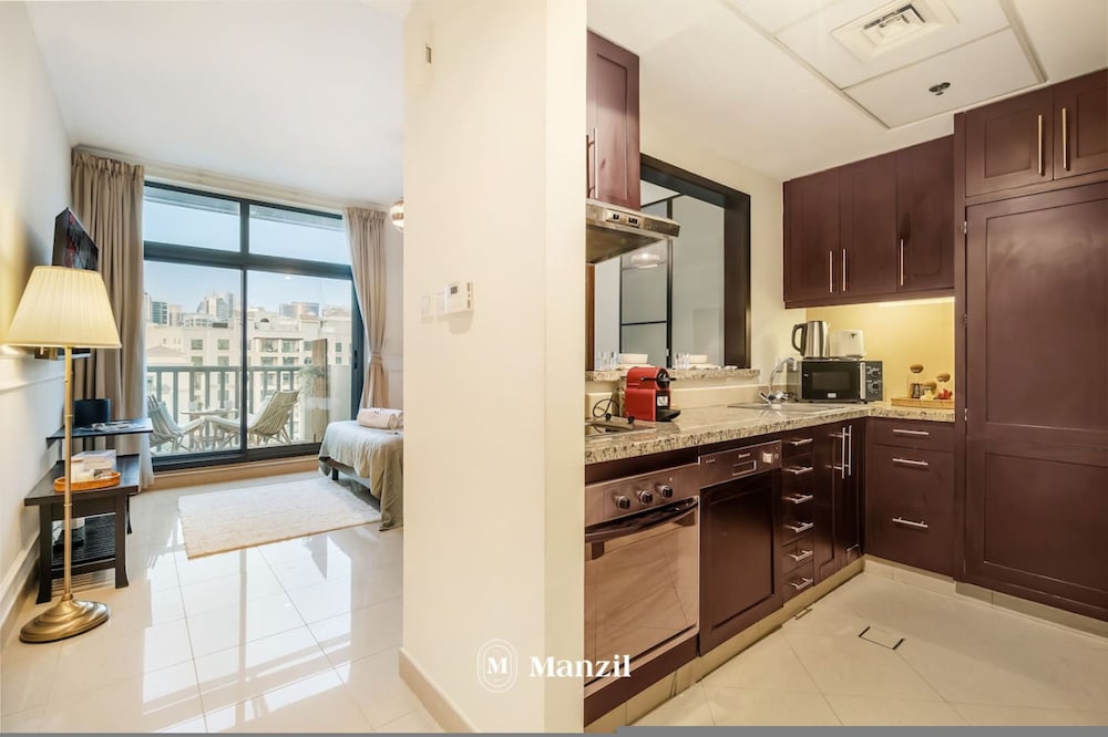 Canal View Studio Near Marina Palm Jumeirah